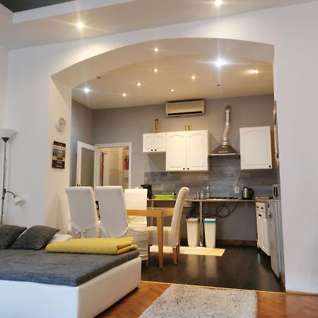 Székesfehérvár Patrik Apartman מראה חיצוני תמונה