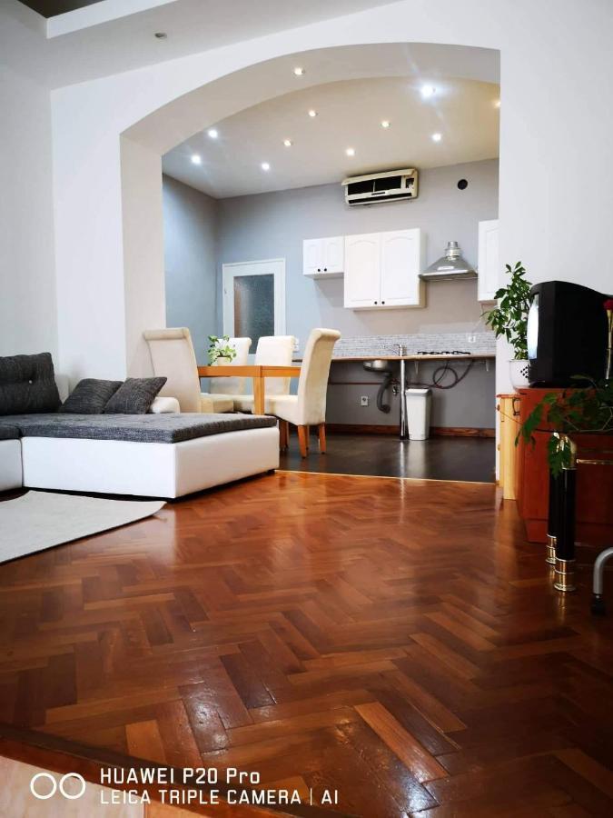 Székesfehérvár Patrik Apartman מראה חיצוני תמונה