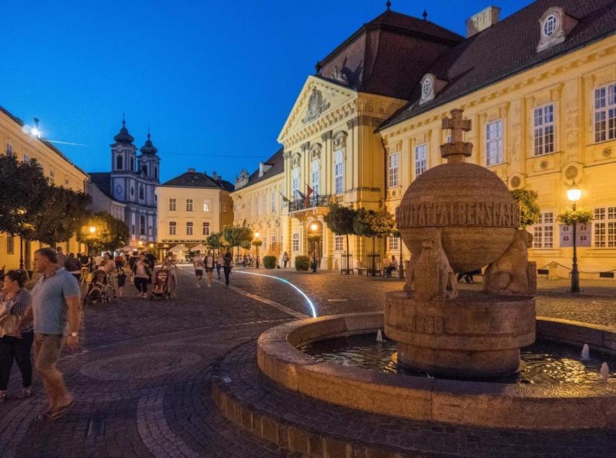 Székesfehérvár Patrik Apartman מראה חיצוני תמונה